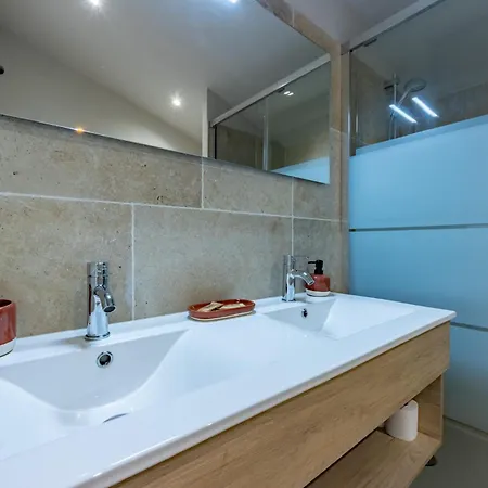 O Domaine Du Roussillon